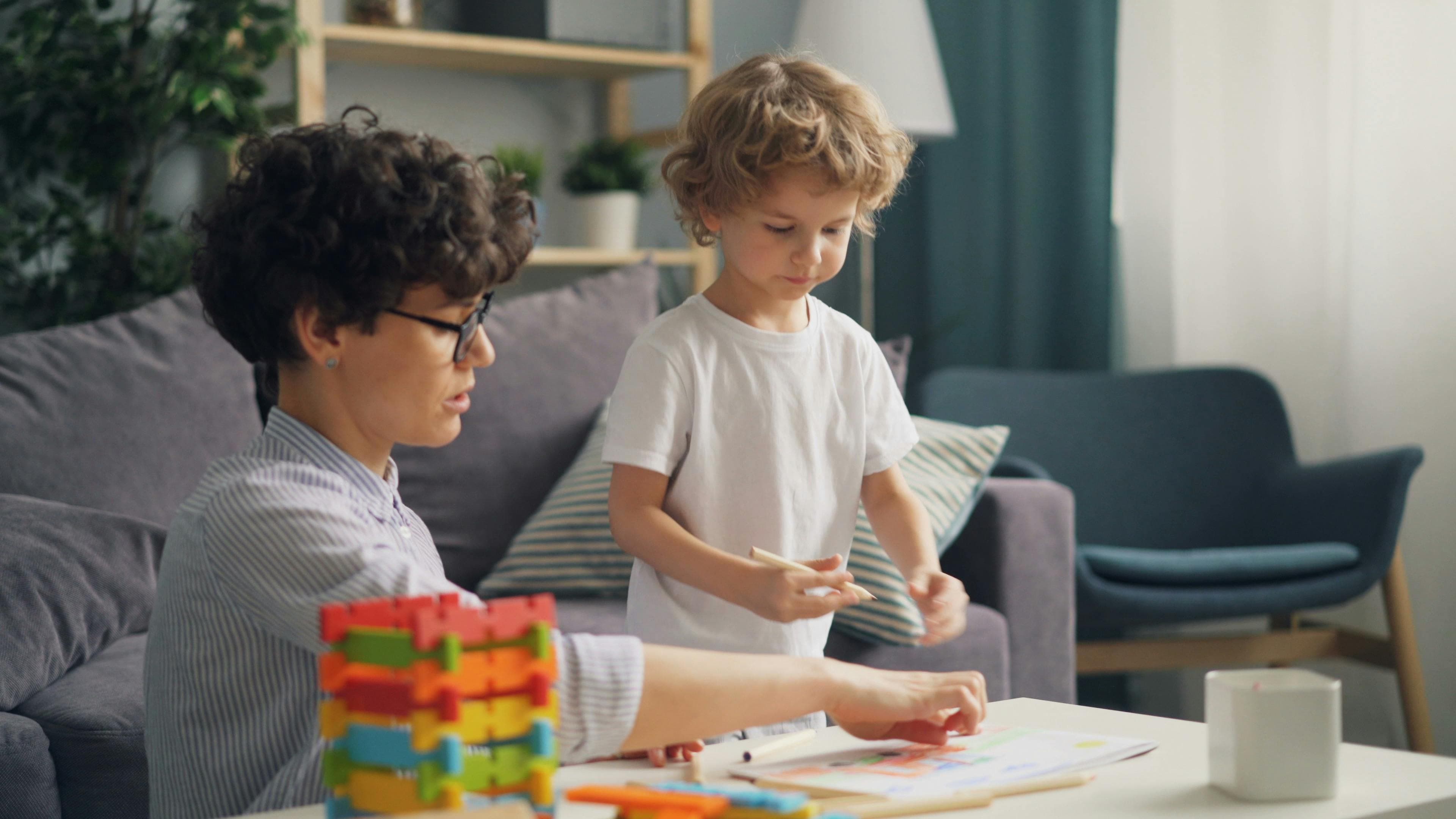 Professionnels accompagnant un enfant avec des besoins neurodéveloppementaux